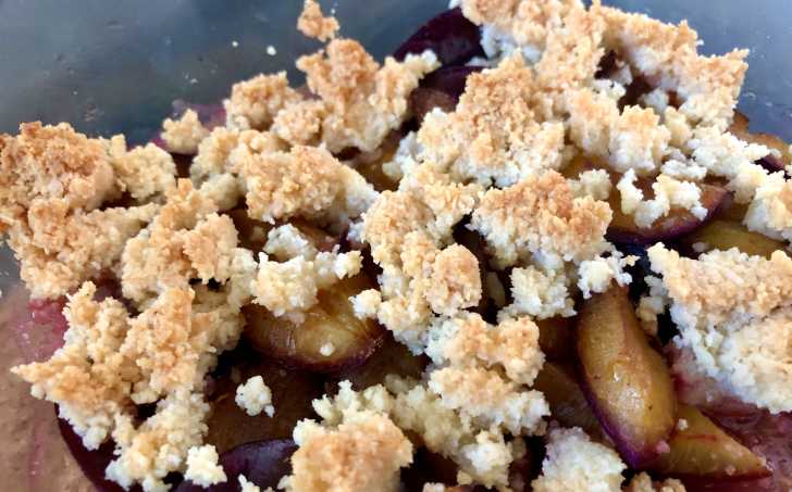 Švestkový crumble