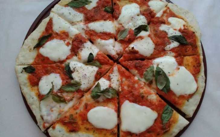 Pizza Margarita podle Michelas classic Italian -luxusni